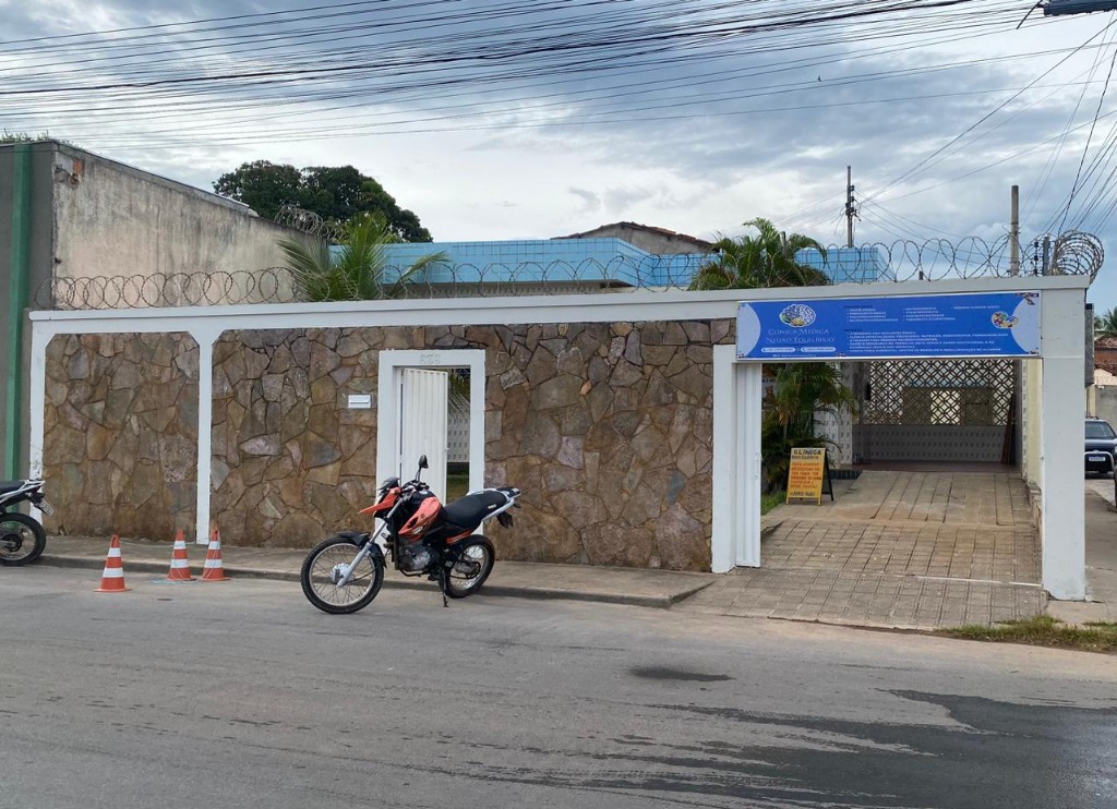 Vista da rua – Clínica Neuro Equilíbrio, Av. Itapiraçaba 636, Januária MG